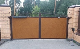 Распашные ворота сэндвич под дерево